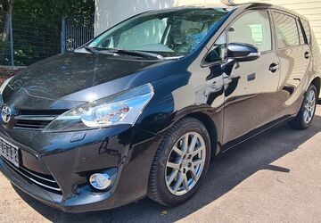 Toyota Verso 180.000 km 7.900 &euro; Mönchengladbach 41238