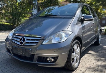 Mercedes-Benz A 180 157.300 km 5.900 &euro; Düsseldorf 40589