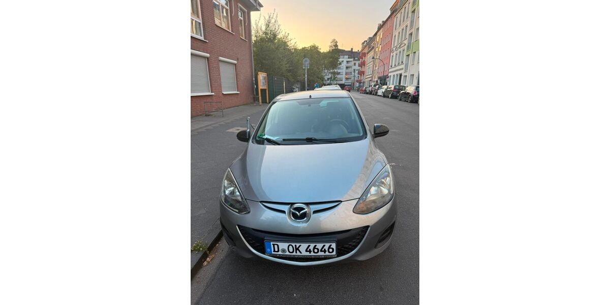 Mazda 2 176.900 km 3.390 &euro; Düsseldorf 41217