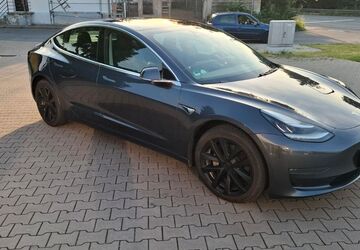 Tesla Model 3 283.010 km 15.800 &euro; Krefeld 47829
