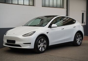 Tesla Model Y 73.803 km 34.350 &euro; Mönchengladbach 41236