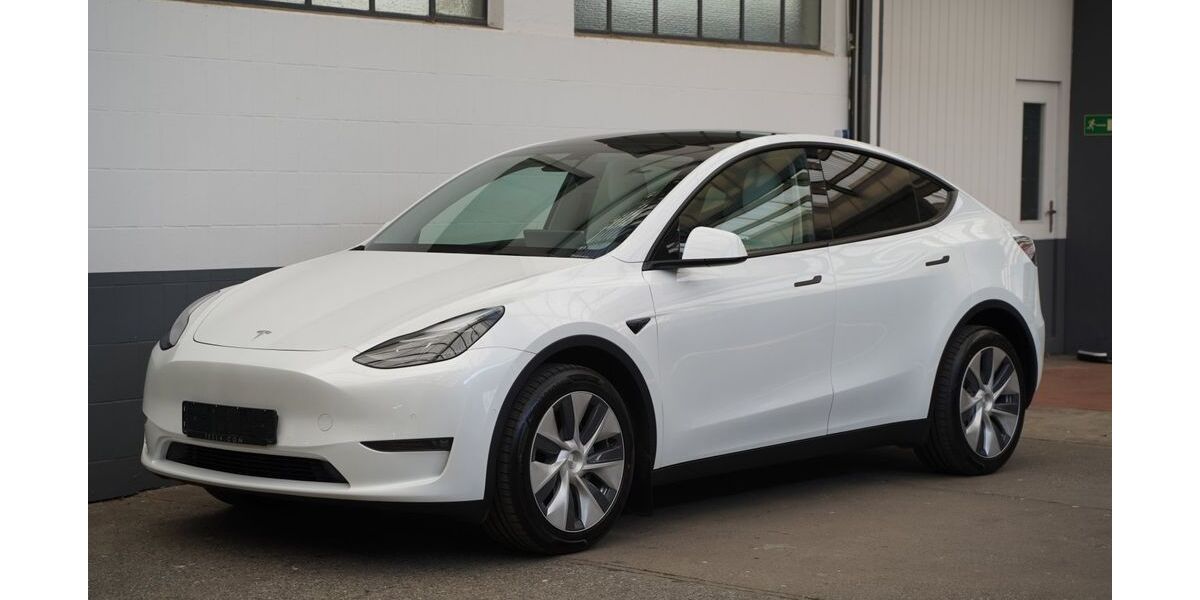 Tesla Model Y 73.803 km 34.350 &euro; Mönchengladbach 41236