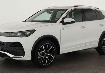 VW Tiguan 15.200 km 43.874 &euro; Düsseldorf 40233
