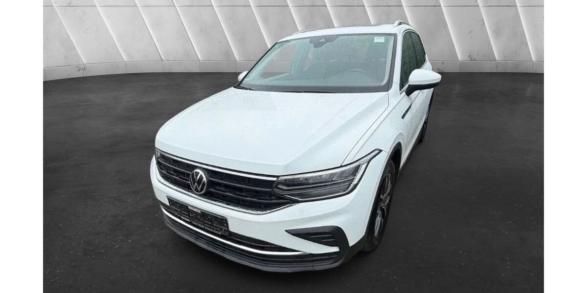 VW Tiguan 157.558 km 21.990 &euro; Düsseldorf 40233