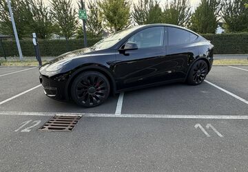 Tesla Model Y 30.774 km 42.800 &euro; Düsseldorf 40625
