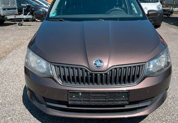 Skoda Fabia 283.931 km 2.500 &euro; Düsseldorf 40233