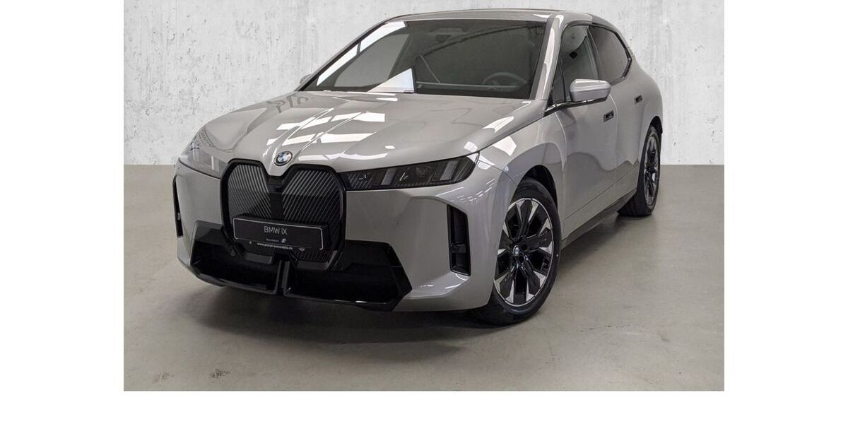 BMW iX 2.900 km 82.490 &euro; Düsseldorf 40595